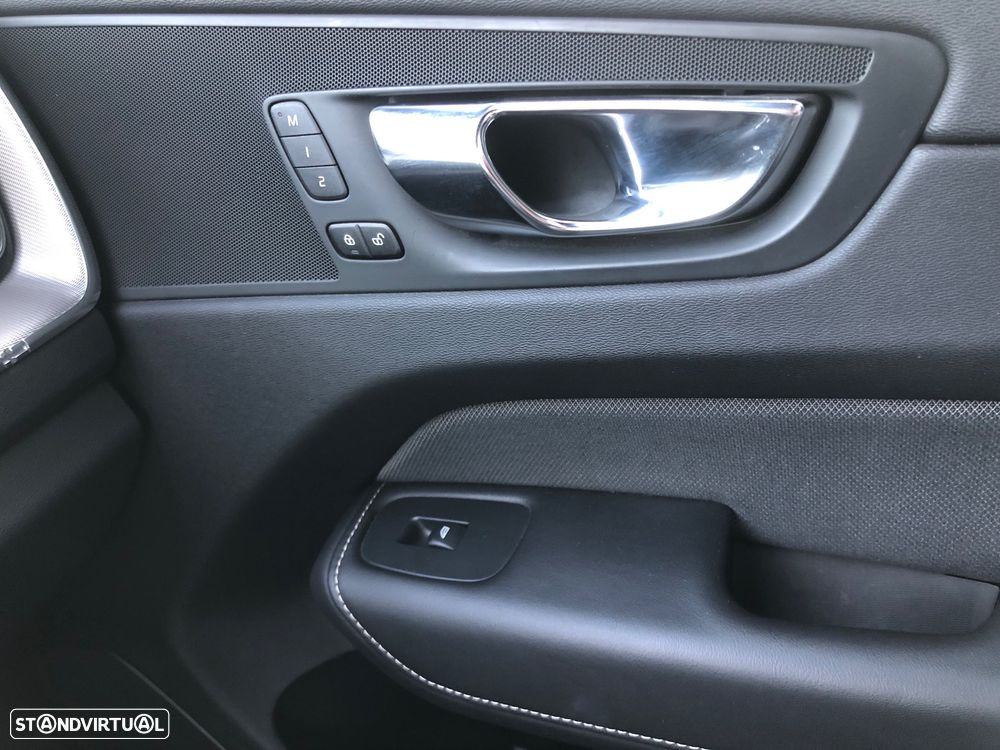 Volvo XC 60 2.0 T6 PHEV R-Design AWD - 33