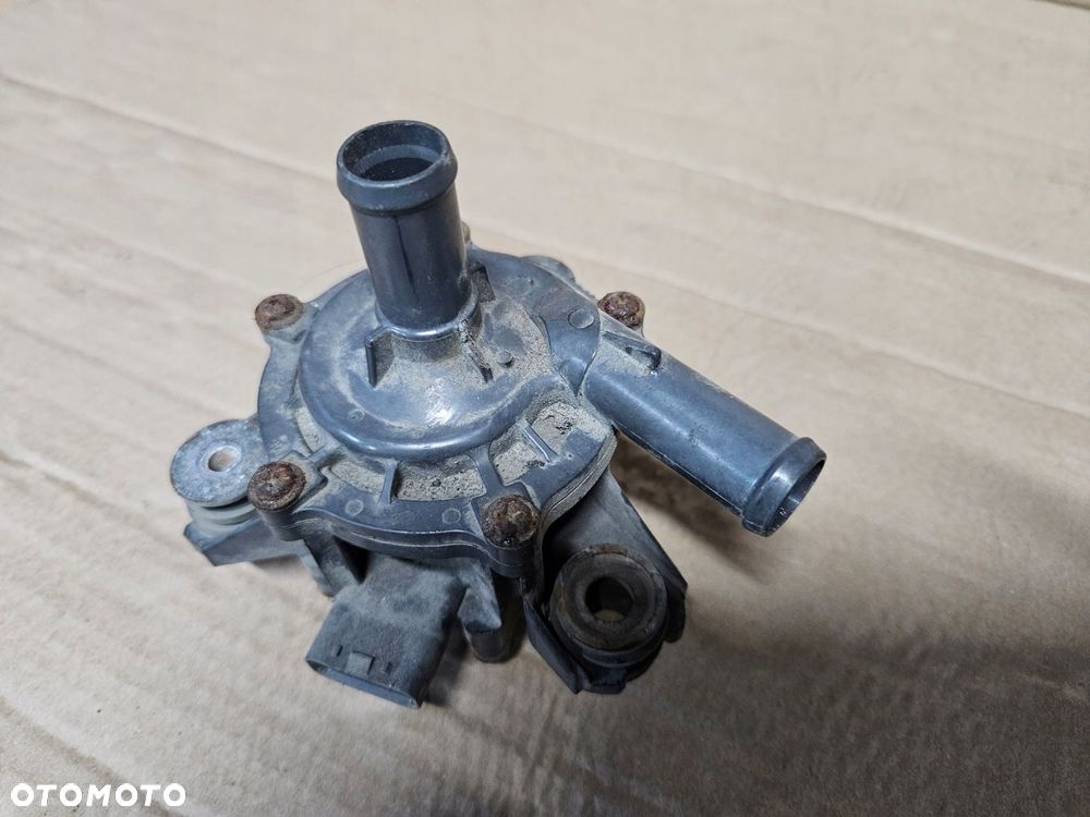 TOYOTA PRIUS III 09-15 1.8 POMPKA OBIEGU WODY INWERTERA - 1