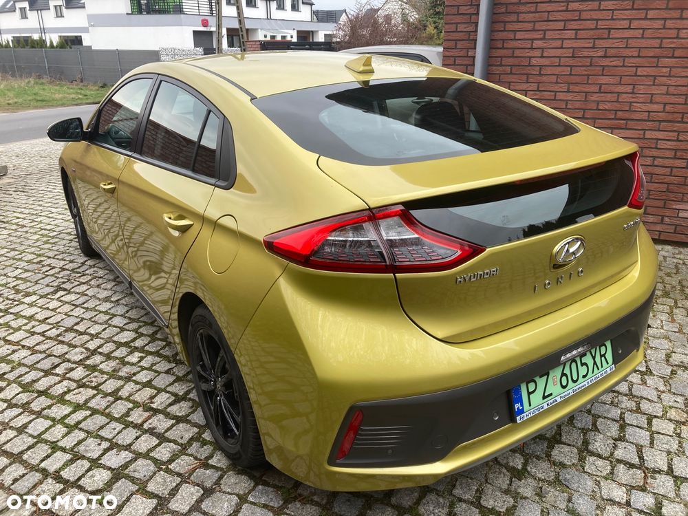 Hyundai IONIQ - 3