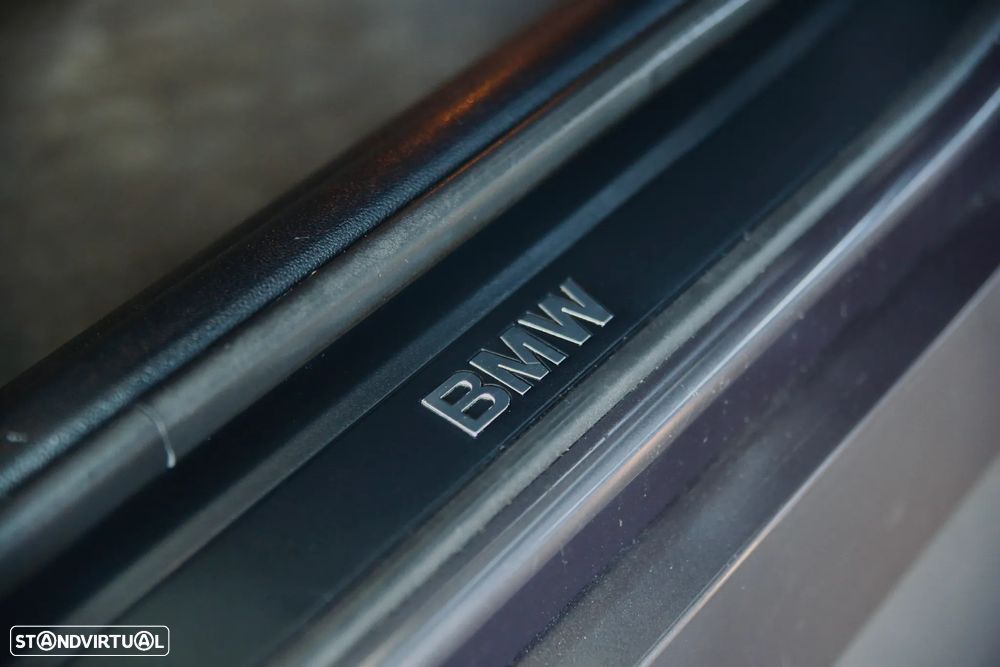 BMW 320 d Touring Dynamic - 16