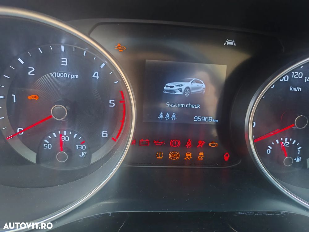 Kia Ceed - 8
