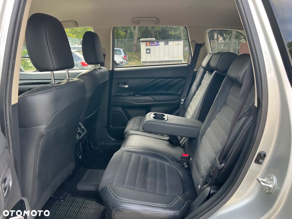 Mitsubishi Outlander 2.4 4WD Diamant+ - 10