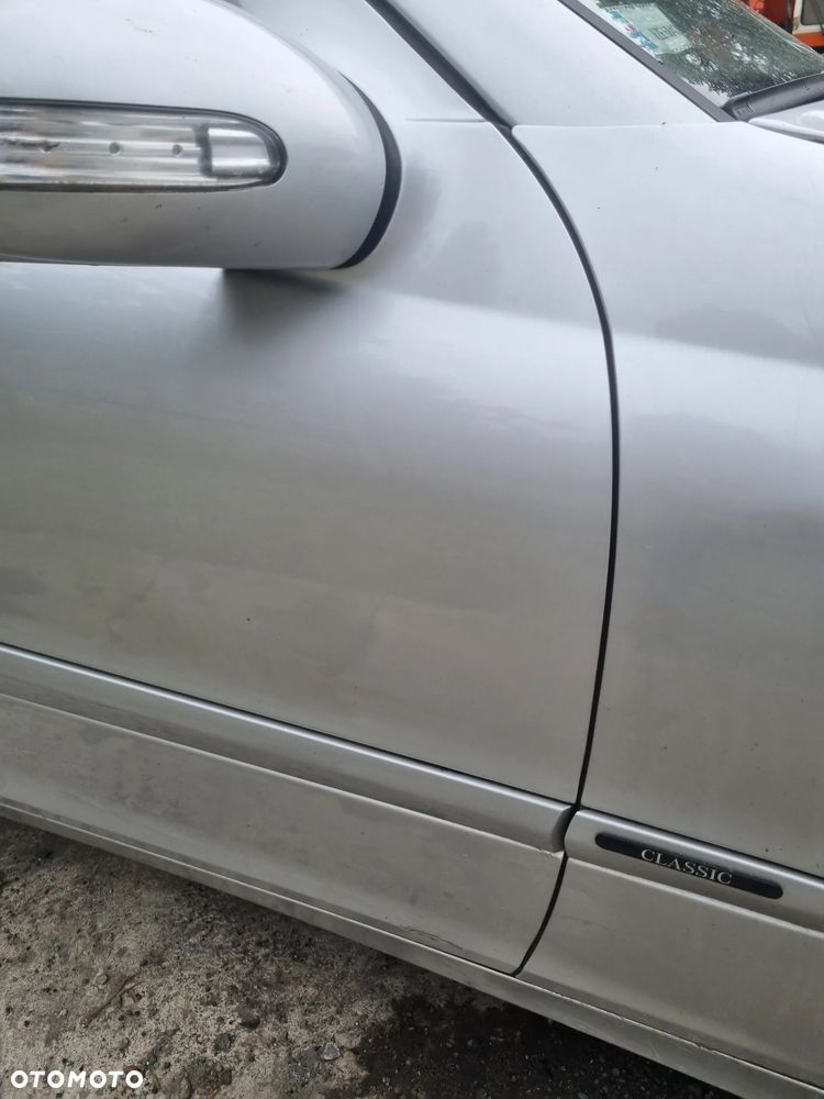 MERCEDES S203 00-04 2002 r. KOMBI C744 drzwi prawy przód prawe przednie * - 3