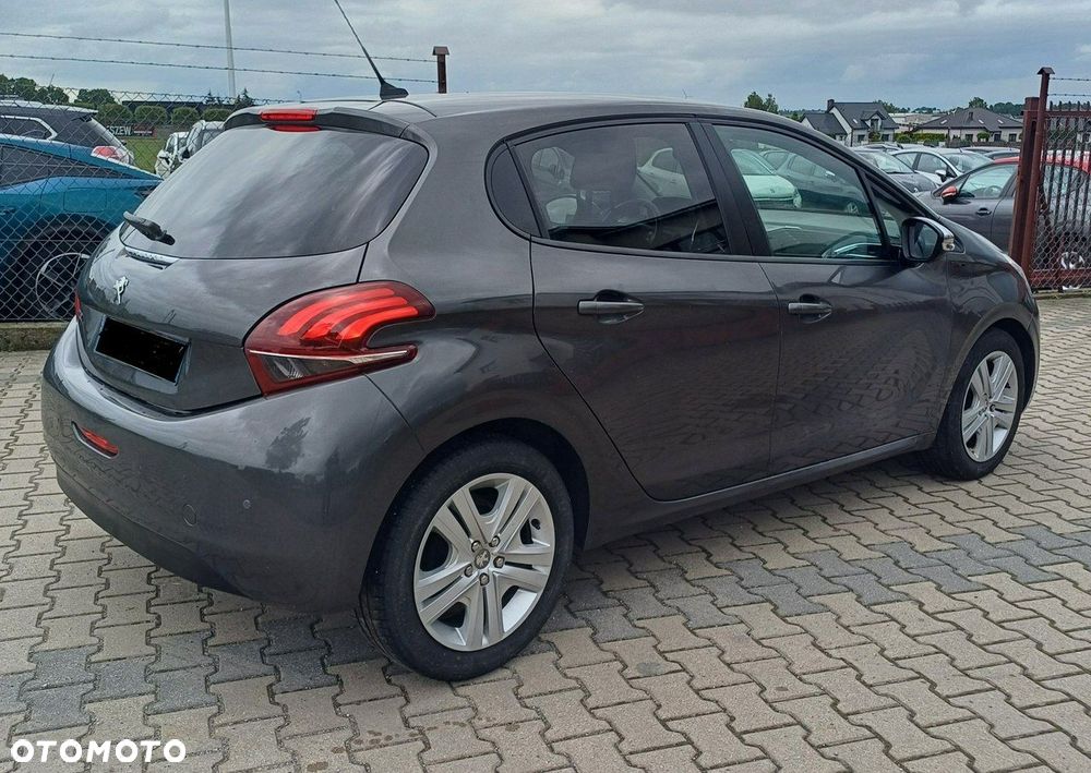 Peugeot 208 - 4
