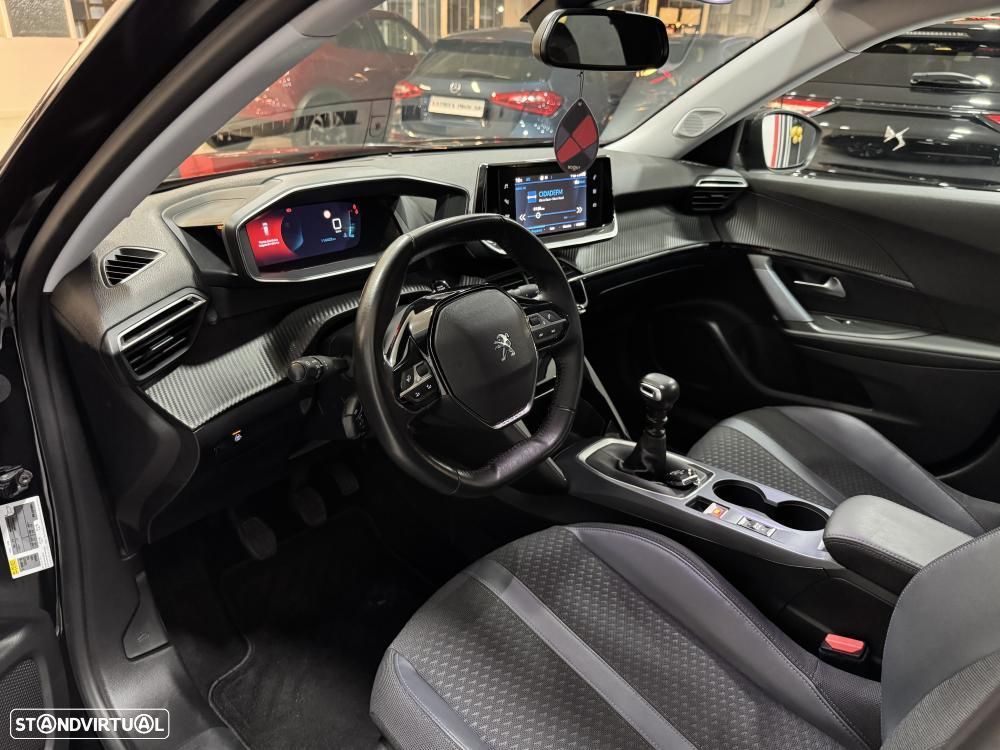 Peugeot 2008 1.2 PureTech Allure - 21