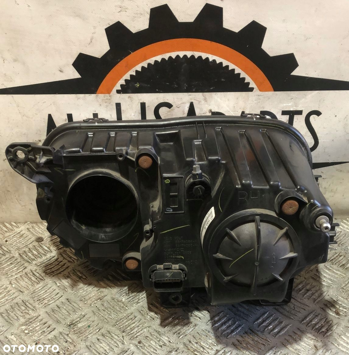 lampa przód przednia prawa DODGE CHALLENGER 2015- - 2