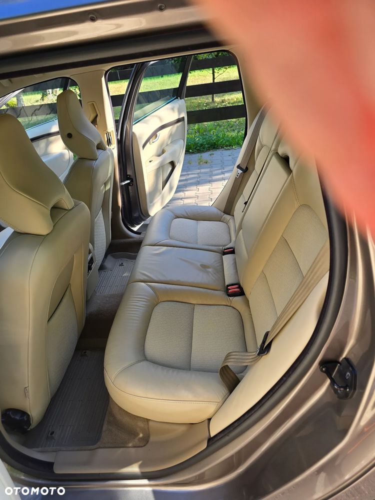 Volvo V70 2.5T Summum - 23