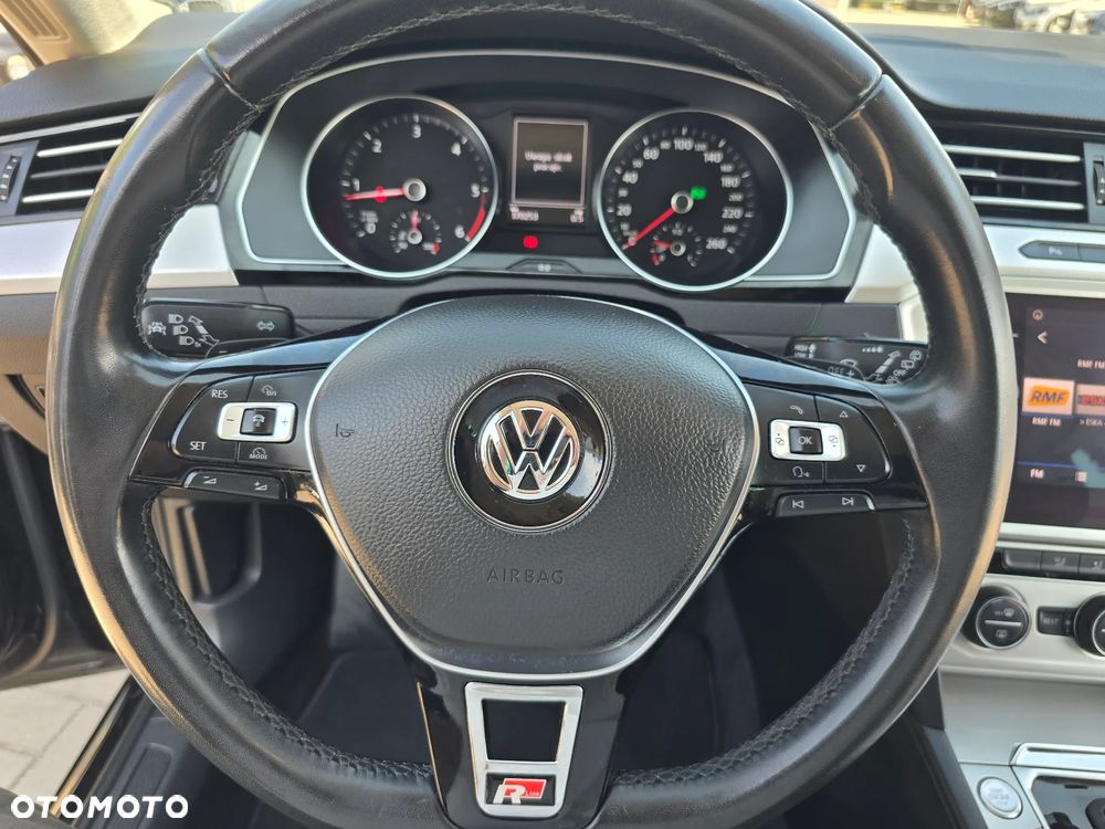 Volkswagen Passat - 28