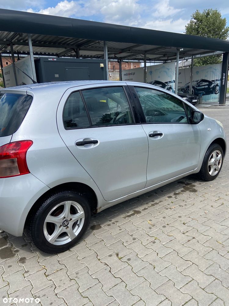 Toyota Yaris - 4