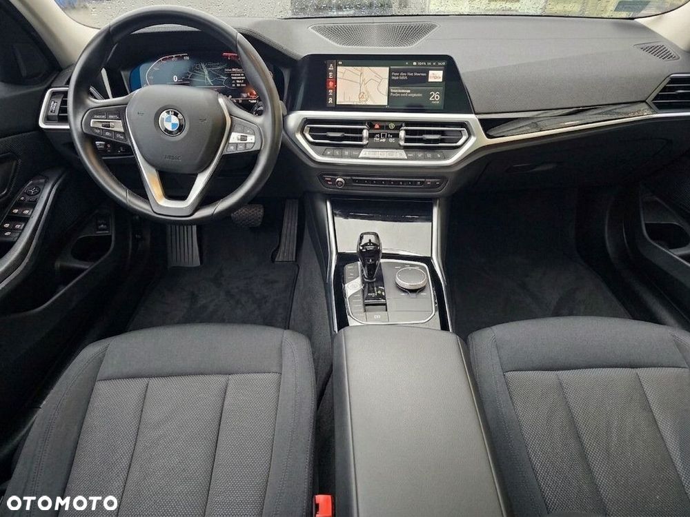 BMW Seria 3 330i xDrive - 7