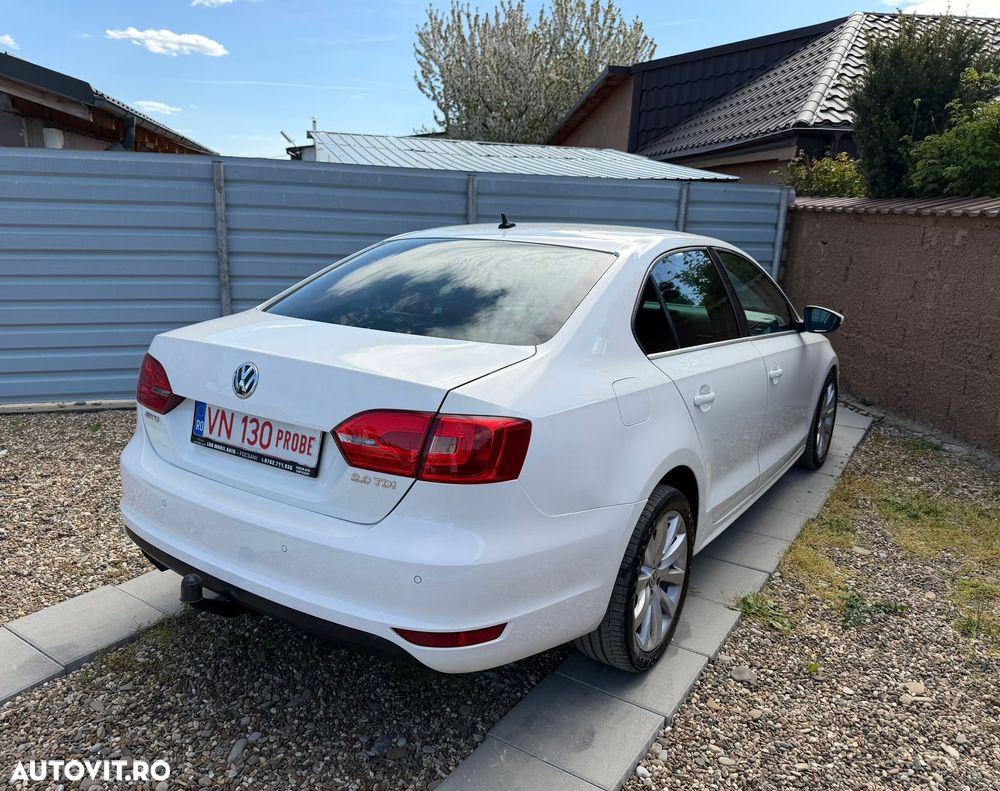 Volkswagen Jetta 2.0 TDI Highline - 5