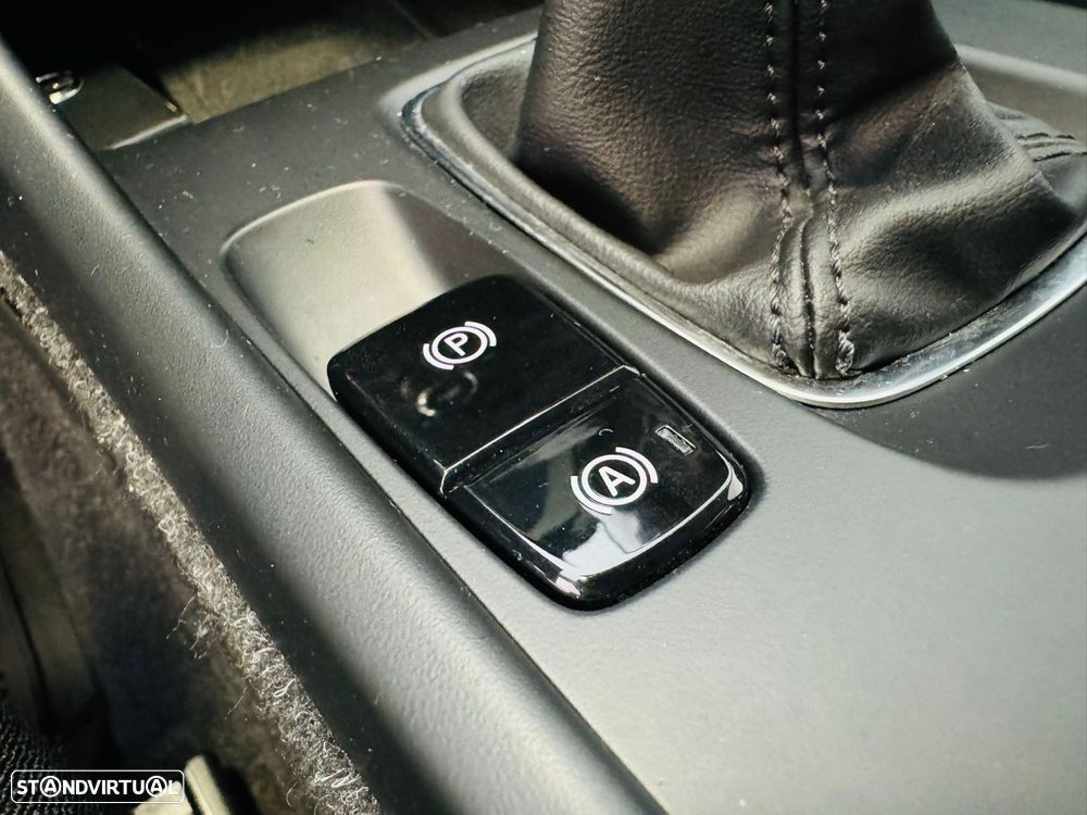 Volvo XC 40 1.5 T3 Momentum Plus - 21