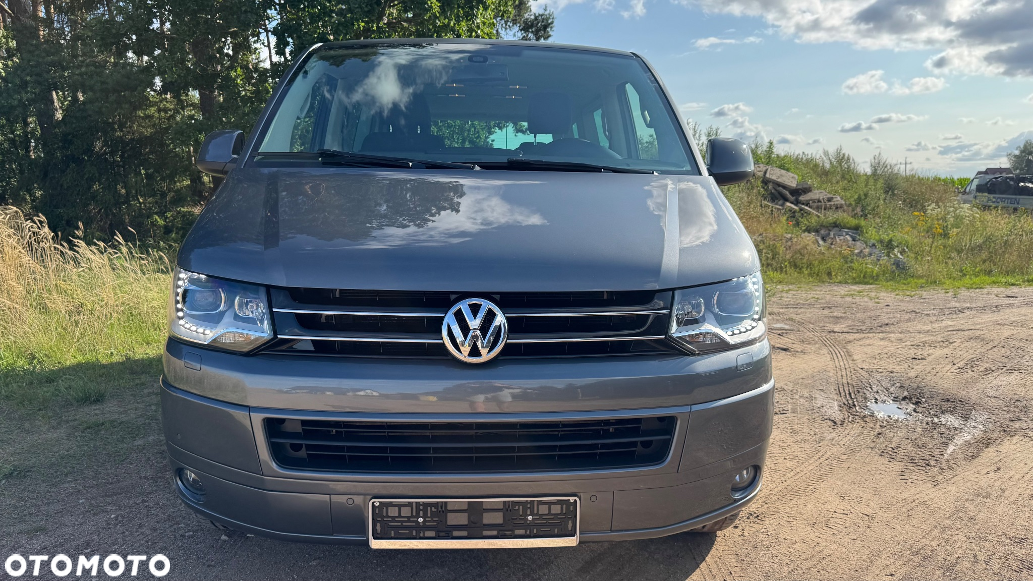 Volkswagen Multivan - 2