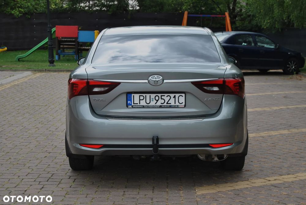 Toyota Avensis 1.8 Sol NAVI - 18