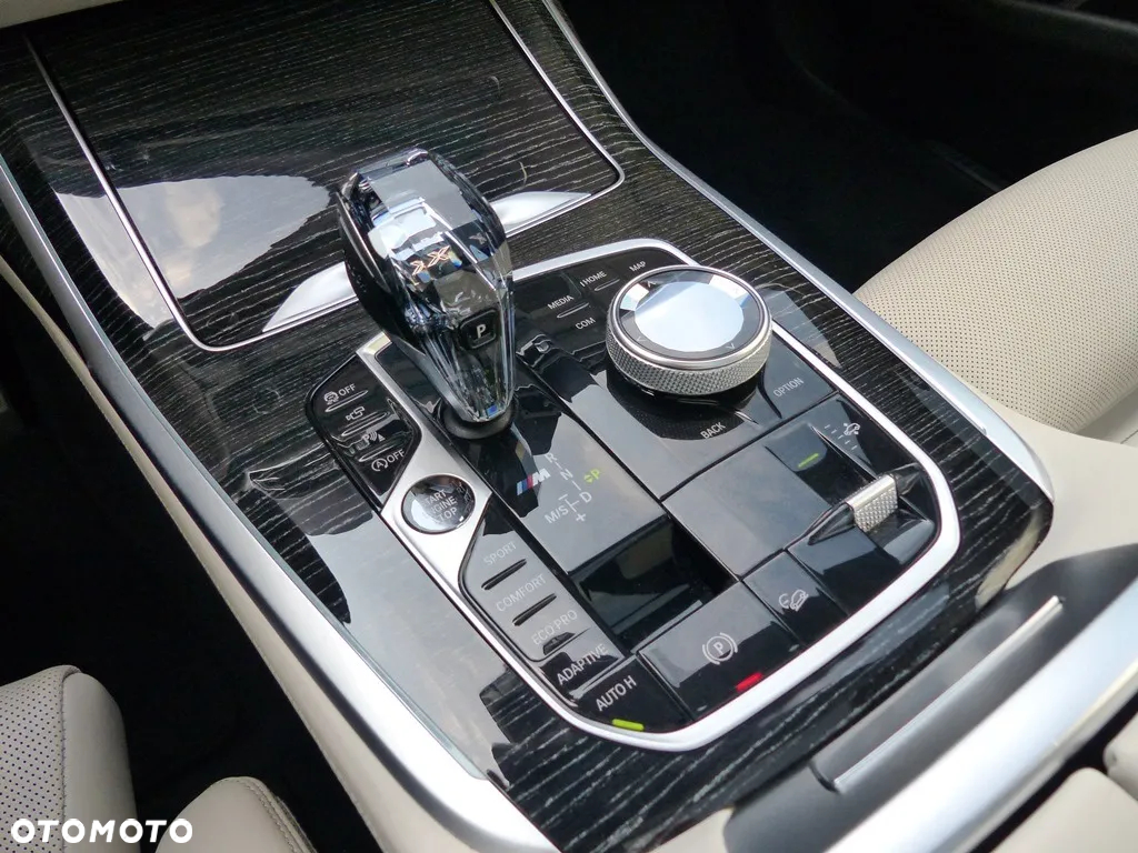 BMW X7 M50i sport - 29
