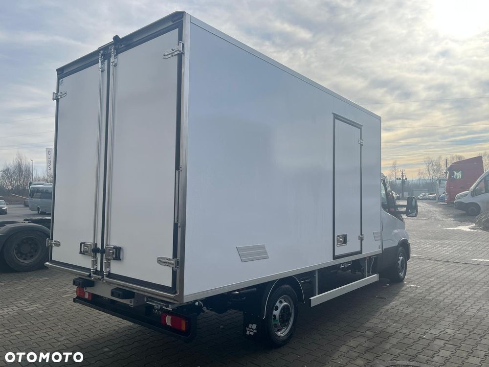 Iveco Daily 35S16H3.0A8 Izoterma 8 EP / Agregat z grzaniem + 230V - 16