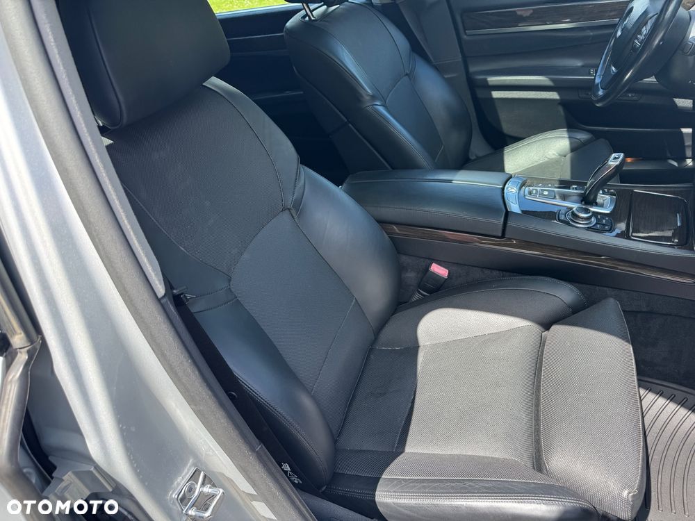 BMW Seria 7 750Li - 20