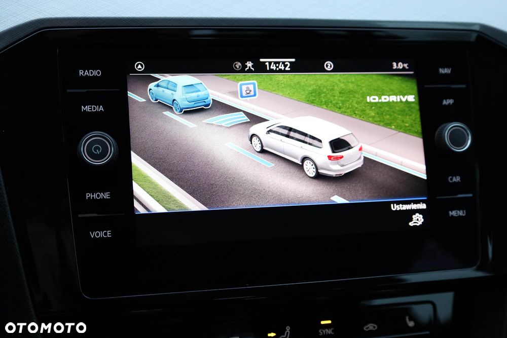 Volkswagen Passat - 21