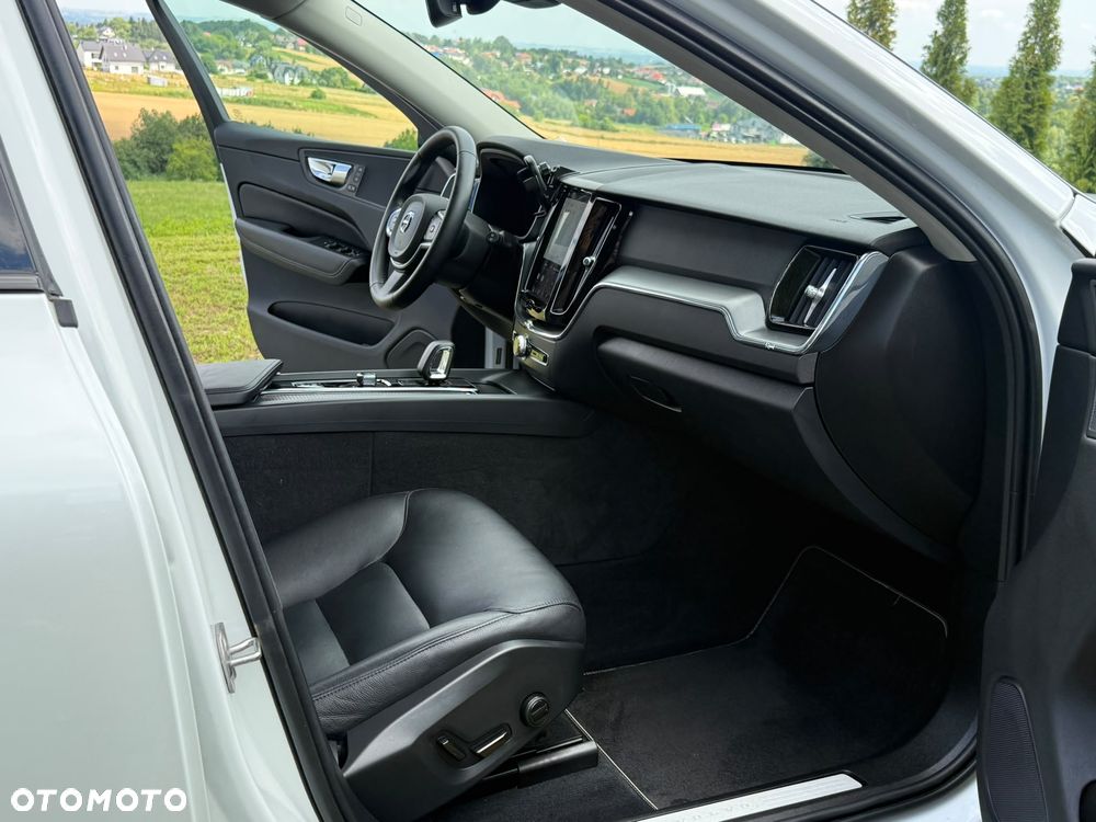 Volvo XC 60 B5 B R-Design - 32