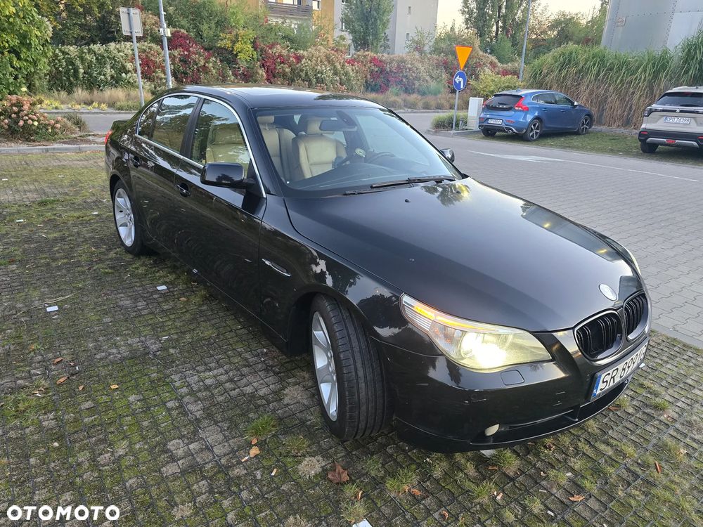 BMW 5 Series 2004 photo 2