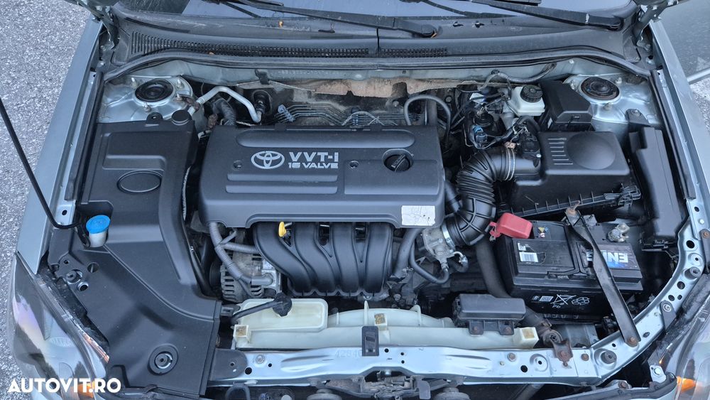 Toyota Avensis 1.6 Sedan Luna - 13