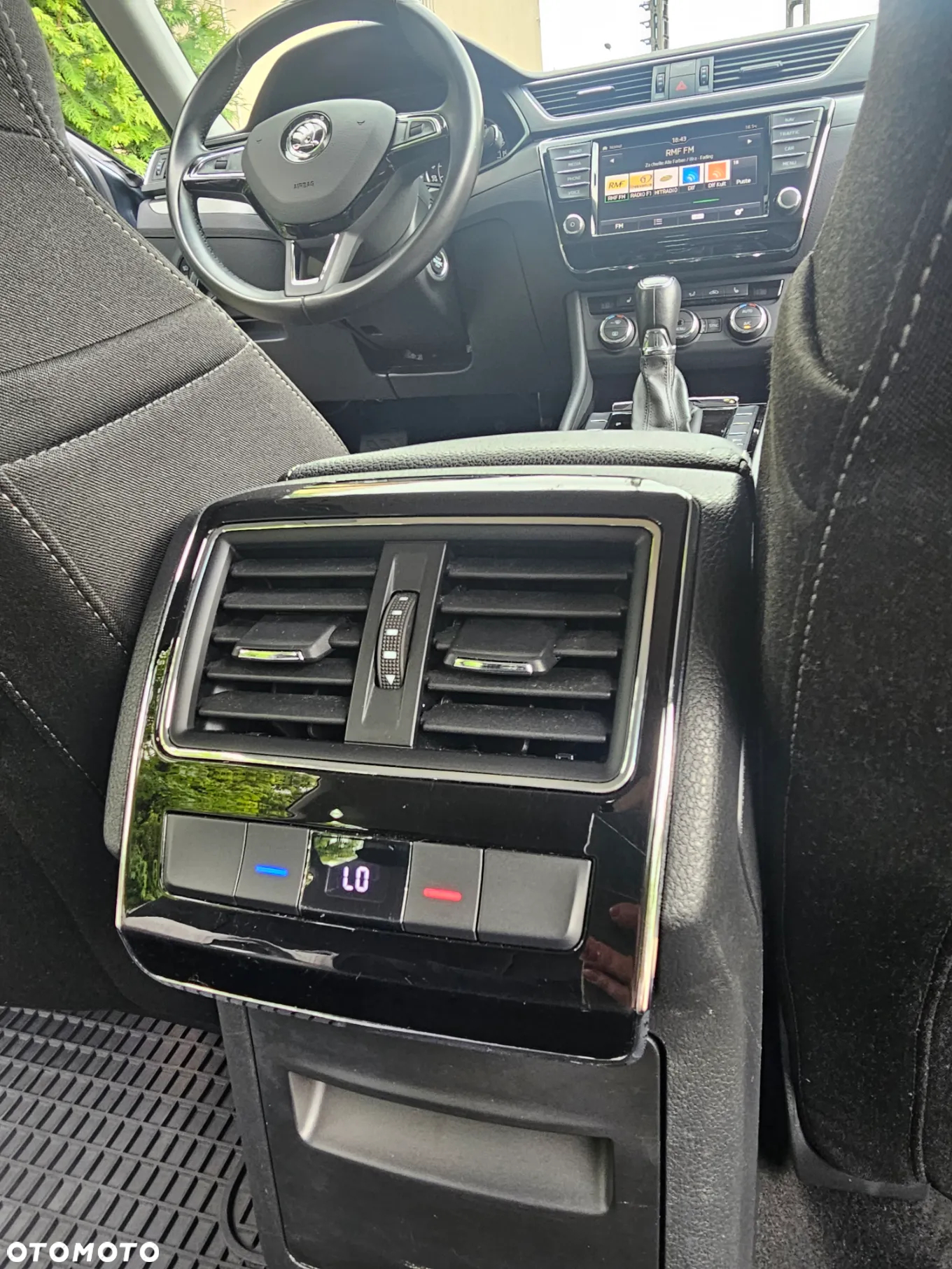 Skoda Superb 2.0 TDI DSG Premium Edition - 26