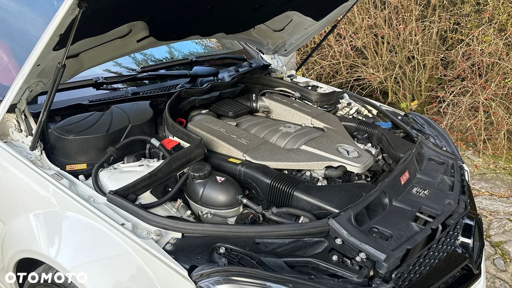 Mercedes-Benz Klasa C 63 AMG AMG SPEEDSHIFT MCT AMG Performance Package - 37