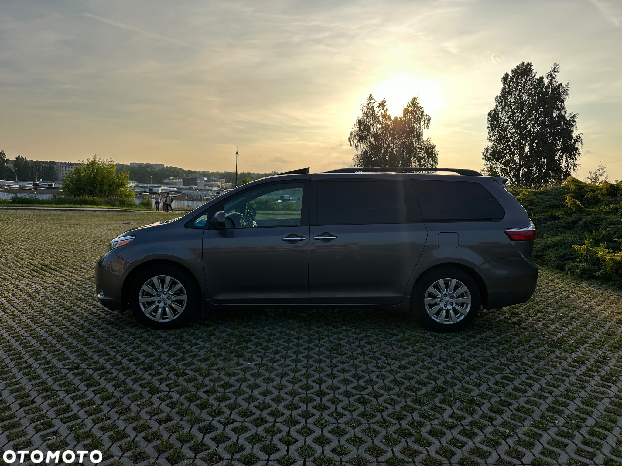 Toyota Sienna 3.5 V6 XLE AWD - 12