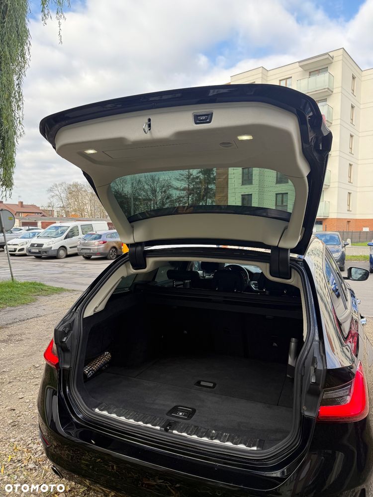 BMW Seria 3 318d - 15