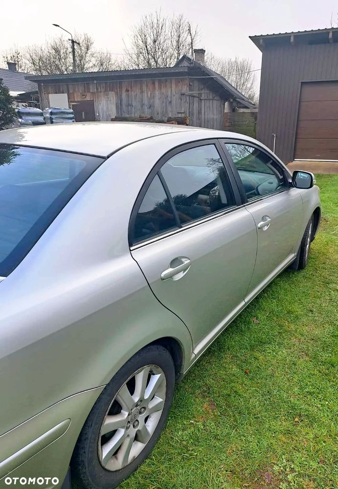 Toyota Avensis 1.8 VVT-i Sol - 4