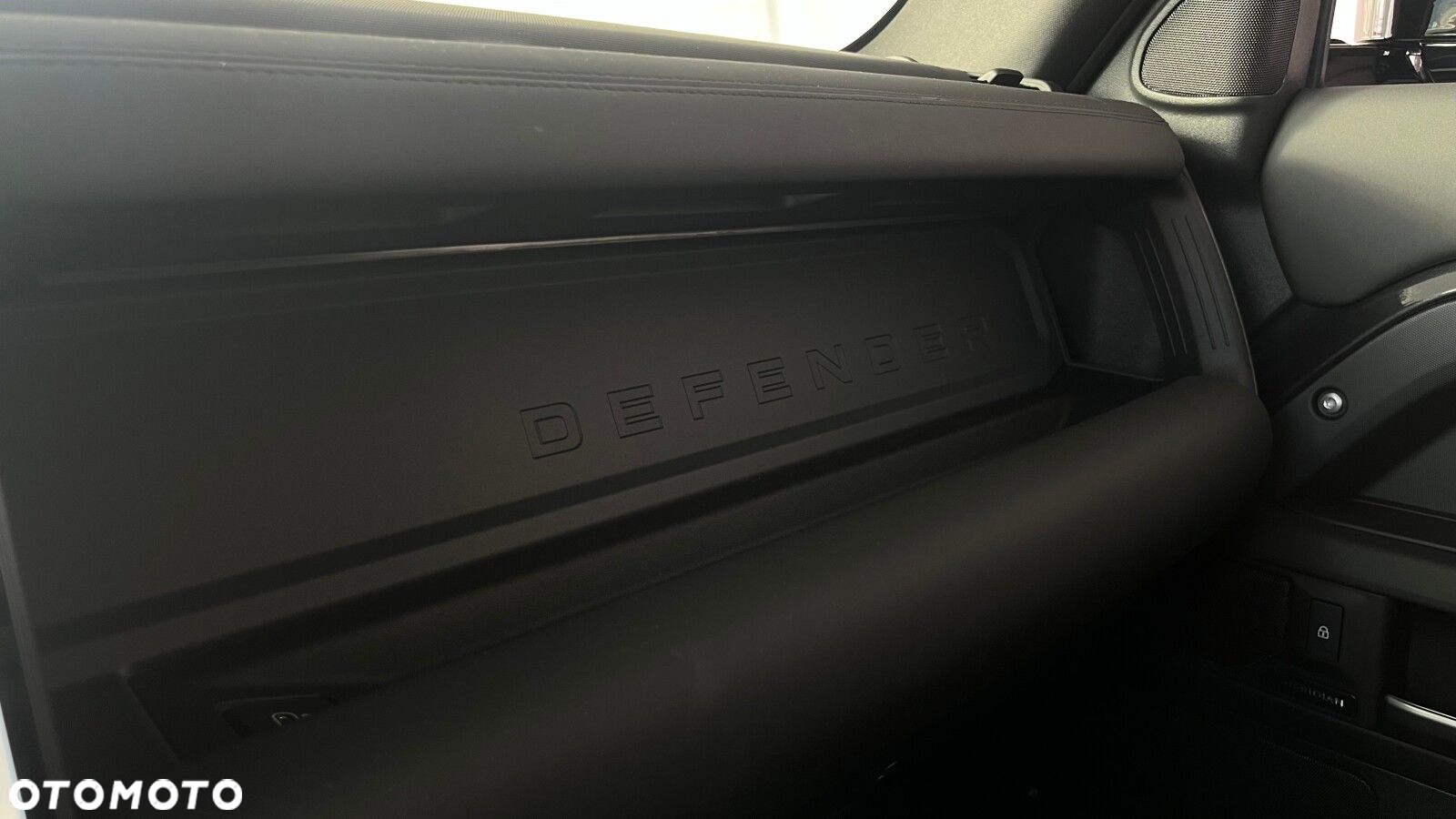Land Rover Defender - 11