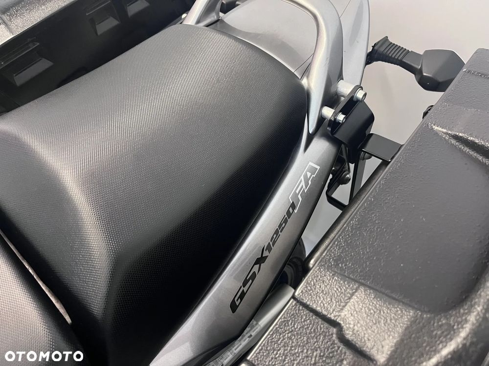 Suzuki GSX - 25
