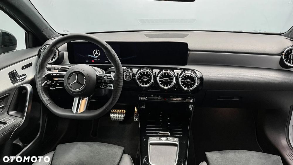 Mercedes-Benz Klasa A 220 4-Matic AMG Line 8G-DCT - 12