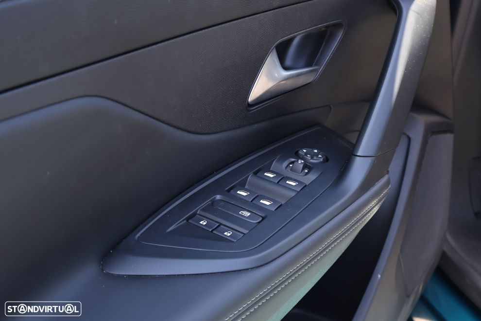 Peugeot 408 1.6 Hybrid Allure e-EAT8 - 18