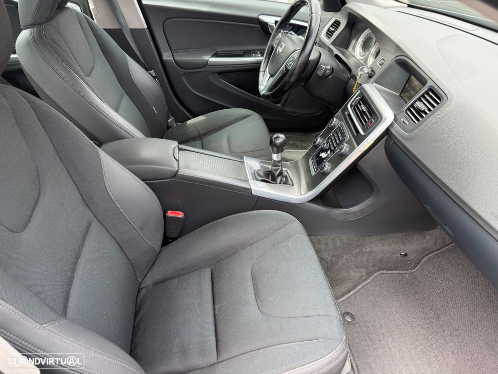 Volvo S60 2.0 D3 Momentum Start/Stop - 16