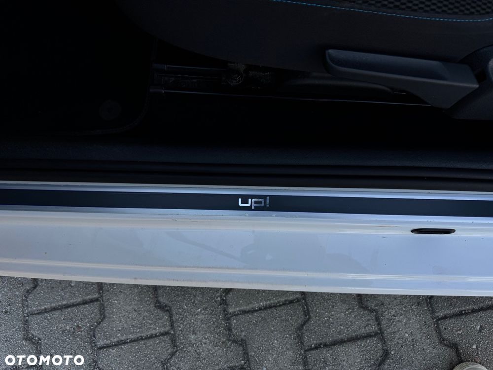 Volkswagen up! R-Line - 10
