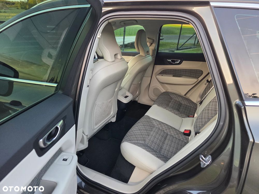 Volvo XC 60 B4 D AWD Momentum Pro - 15