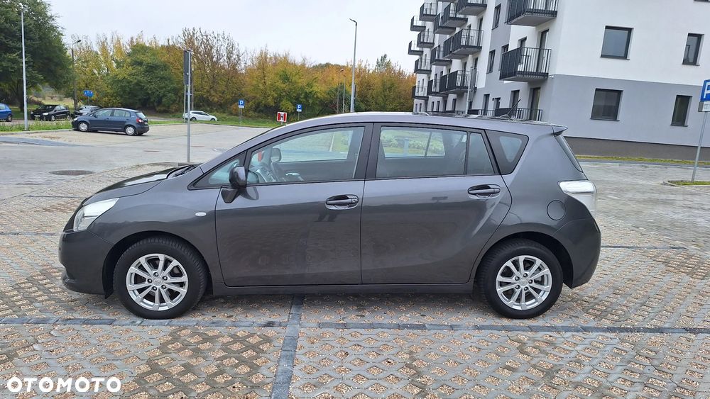 Toyota Verso 1.8 Premium - 11