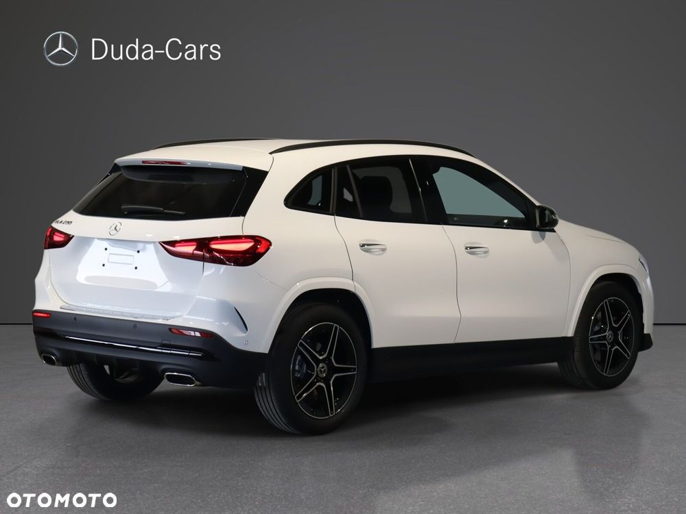 Mercedes-Benz GLA - 4
