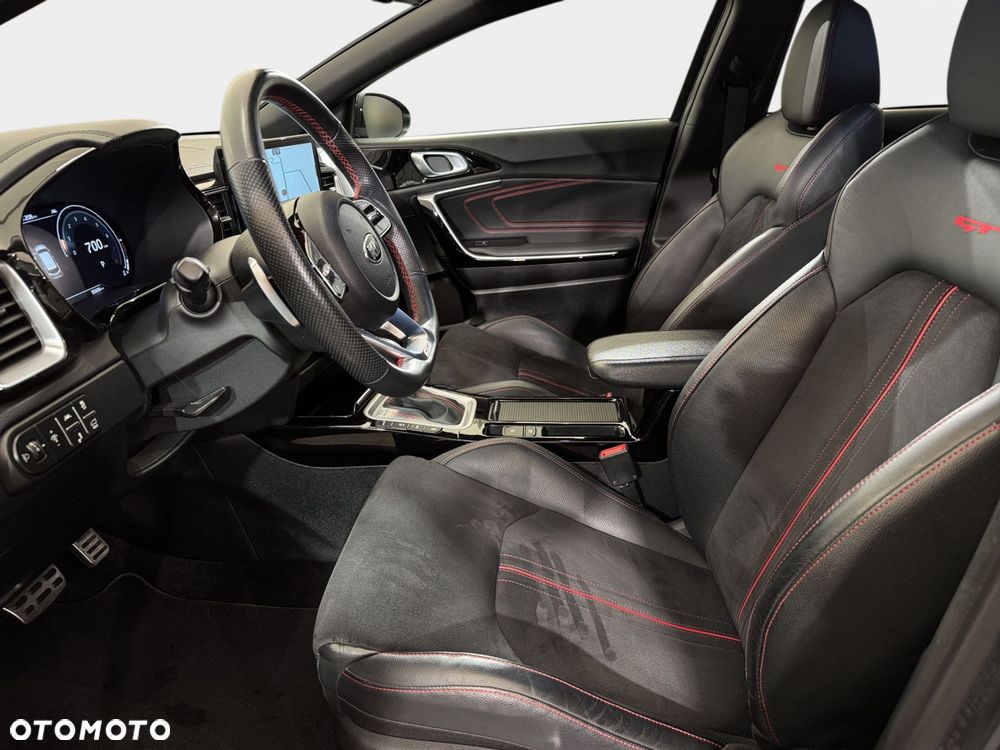 Kia ProCeed - 13