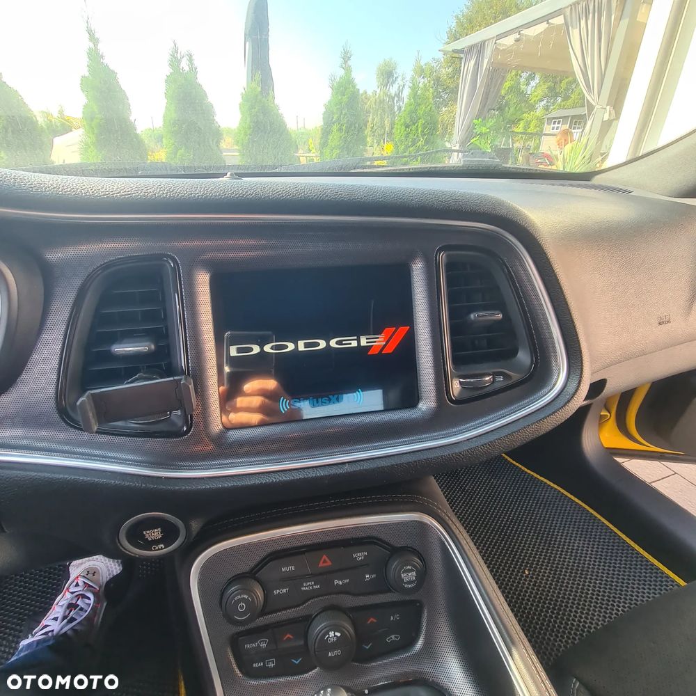 Dodge Challenger - 7