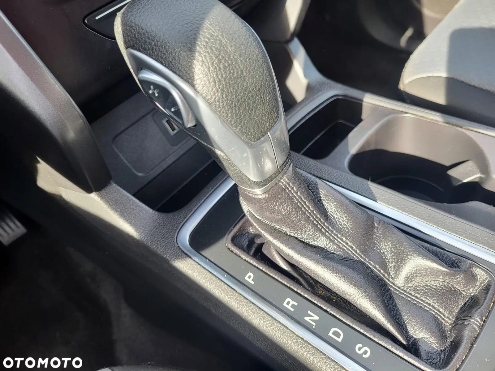 Ford Kuga - 10