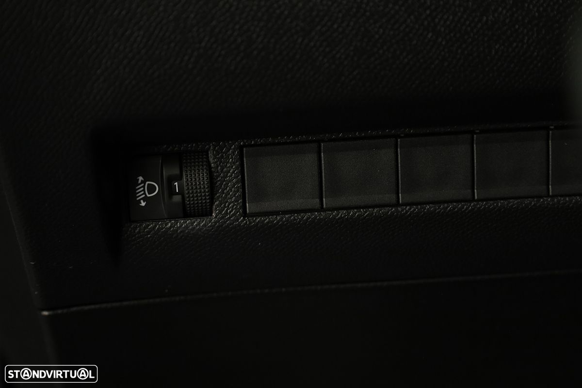 Peugeot 2008 1.2 PureTech Allure EAT8 - 20