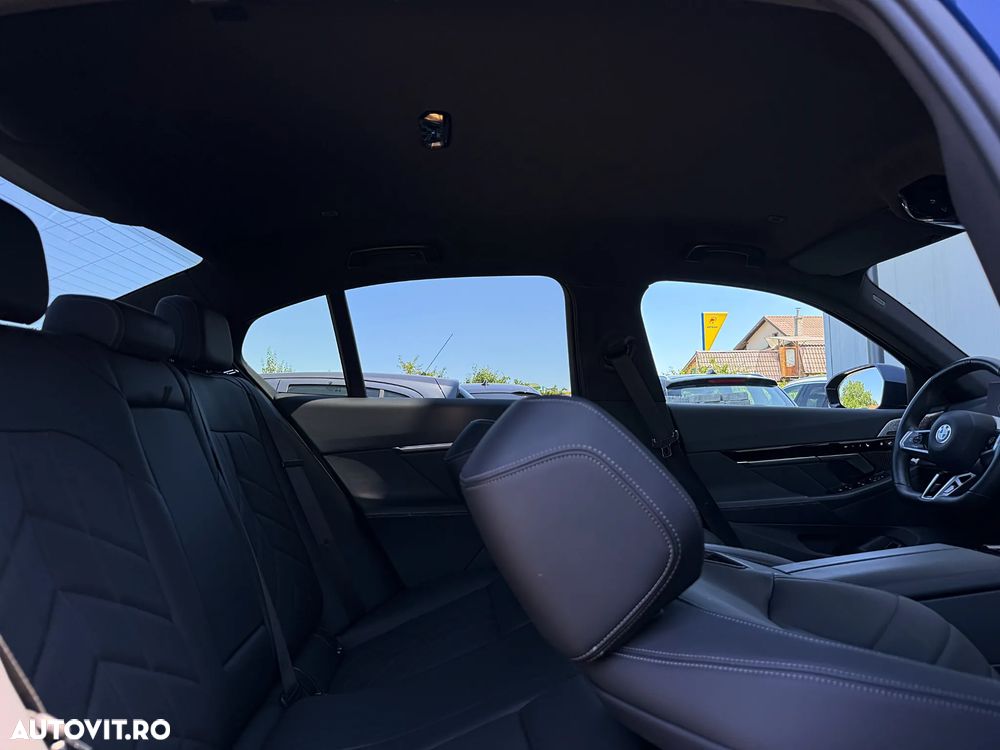 BMW Seria 5 520i AT MHEV - 33