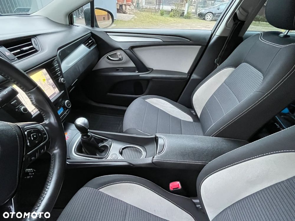 Toyota Avensis 1.8 Premium - 12