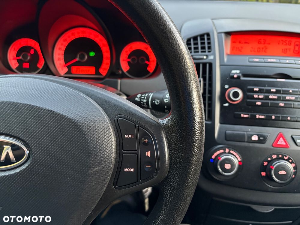 Kia Ceed - 24