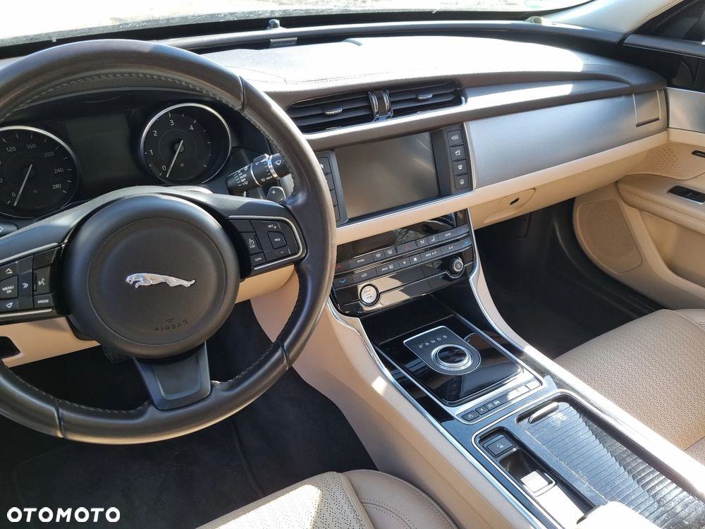 Jaguar XF 3.0 TDV6 Prestige - 20