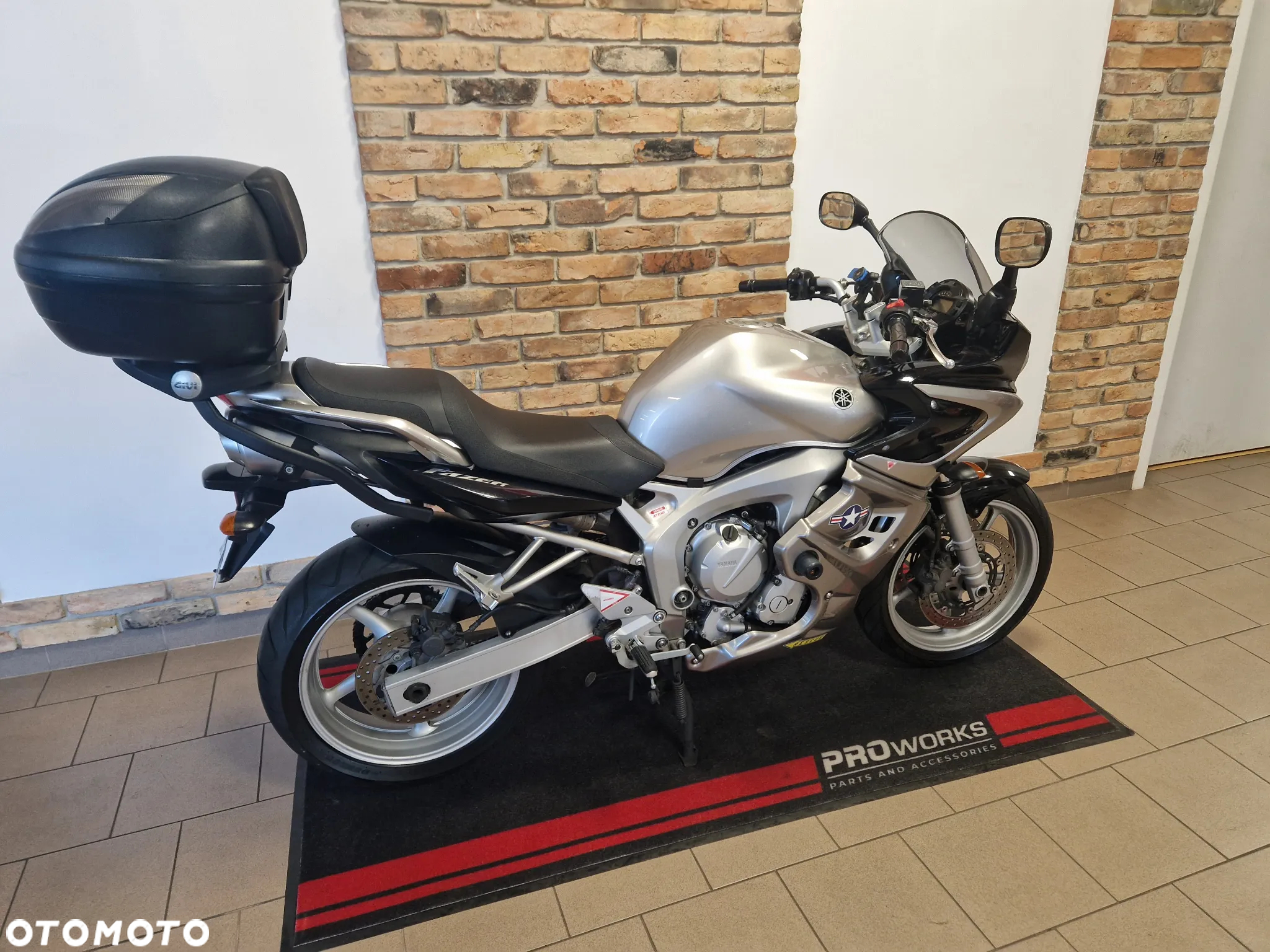 Yamaha FZ6 - 2