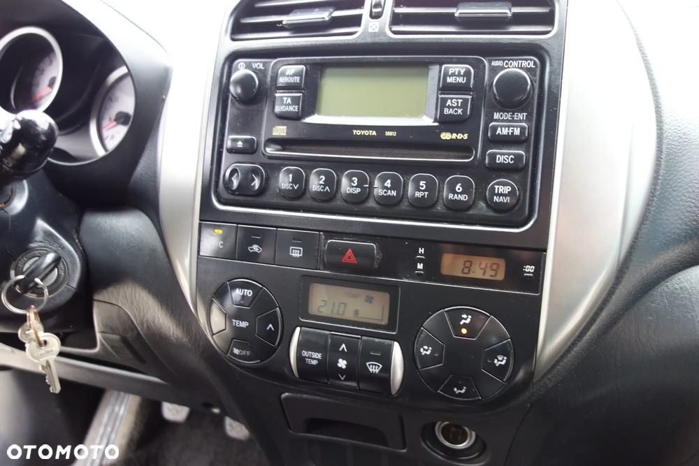 Toyota RAV4 2.0 VVT-i 4x4 - 28