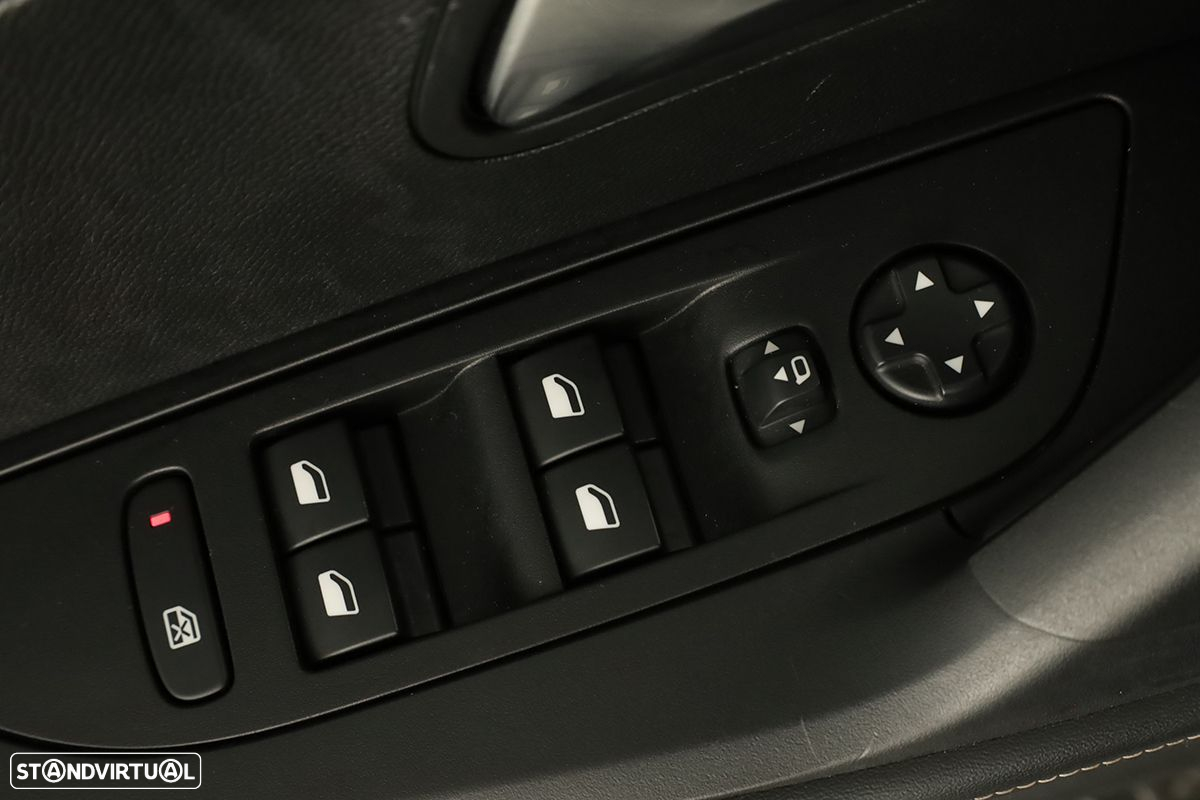 Peugeot 2008 1.2 PureTech Allure EAT8 - 20